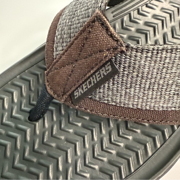 Skechers Arch Fit Men's Black and Dark Brown Flip-Flops size 9 - Picture 8 of 9